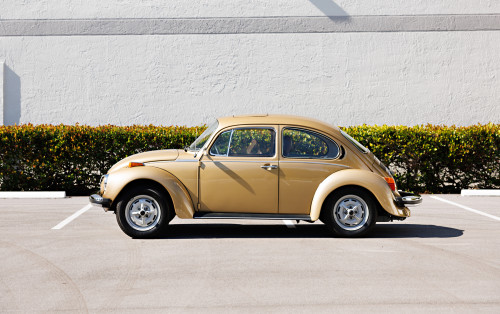洋書 CLASSIC VOLKSWAGENS The Complete Book of Classic Volkswagens: Beetles
